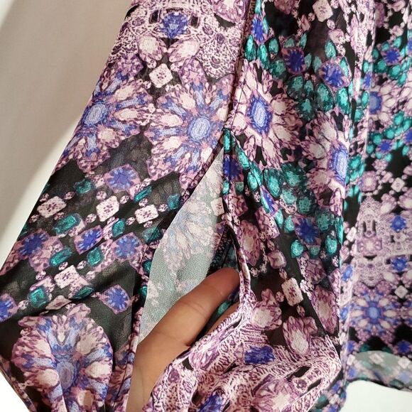 NEW Jennifer Lopez Cold Shoulder Blouse 1X Abstract Jewelry Print Black Purple - Picture 4 of 10